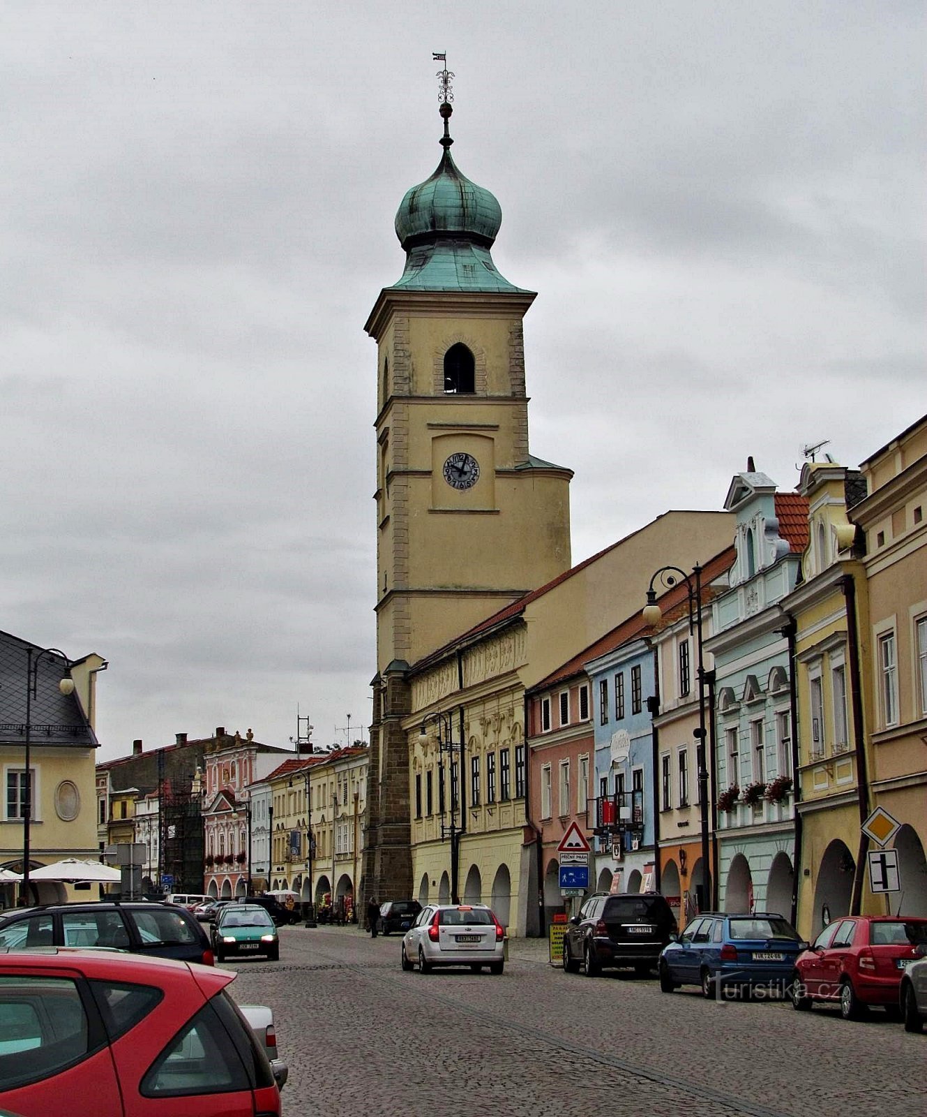 Vecchio municipio di Litomyšl con orologio astronomico