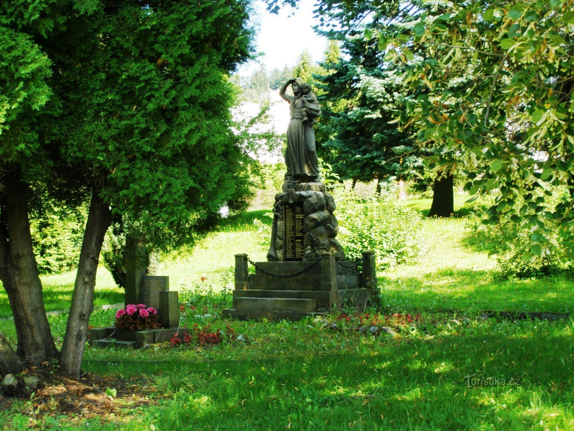 Stará Paka - monumenti alle vittime delle guerre