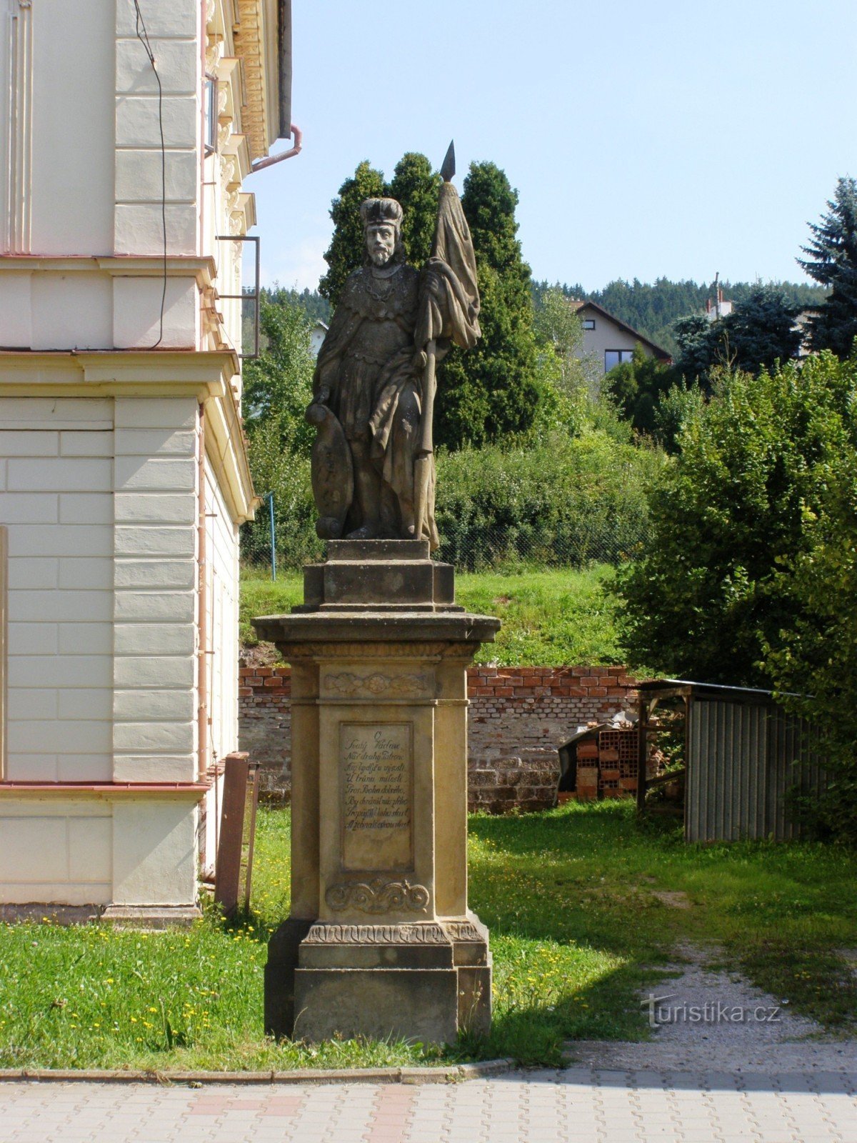 Stará Paka - estatuas de St. Ludmila y Sta. Wenceslao