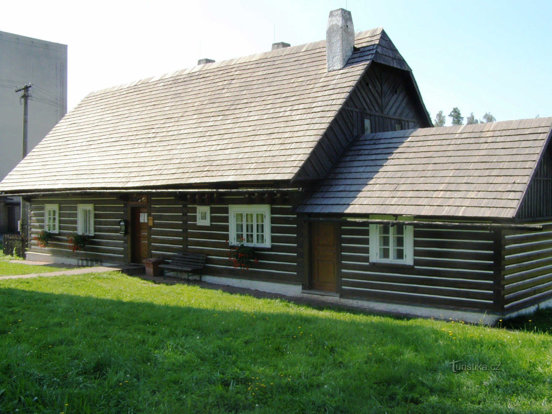 Stará Paka - statyer av St. Ludmila och St. Wenceslas