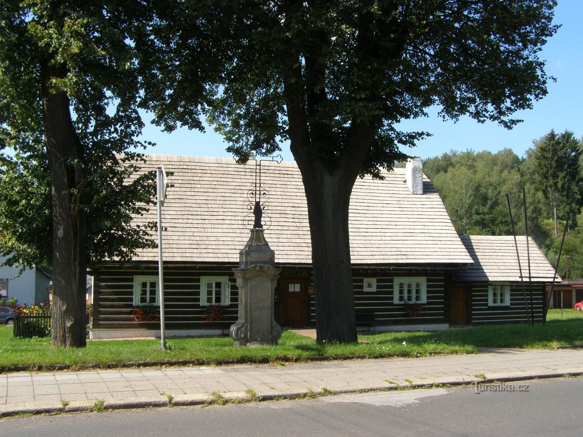 Stará Paka - Velha escola