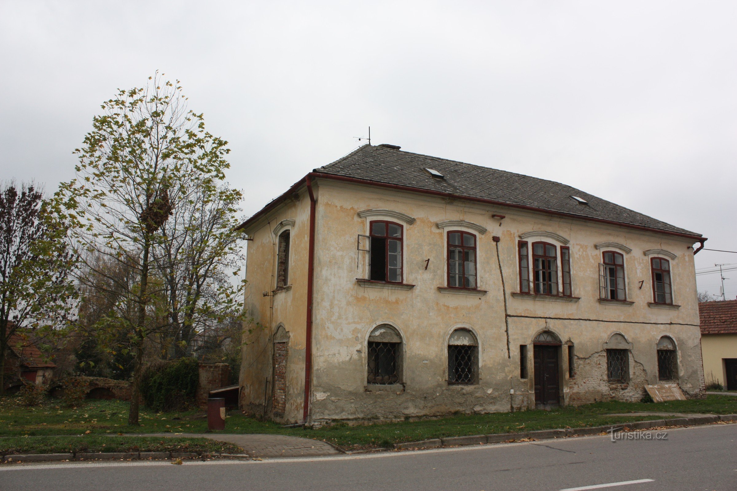 La antigua casa parroquial (original) en Bohdalice