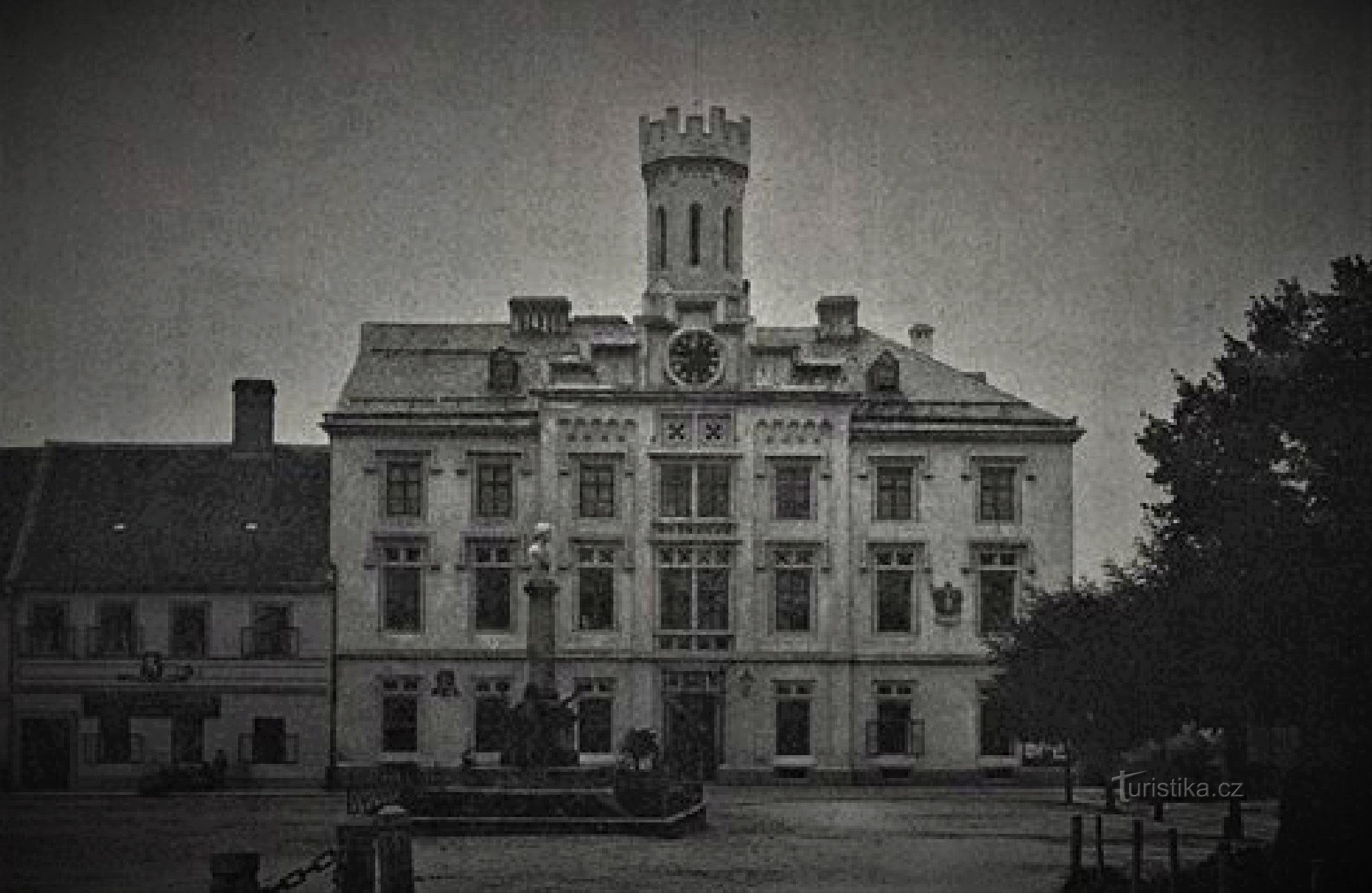 第一次世界大戦前のチェスカー・スカリツァの旧市庁舎 No. 1