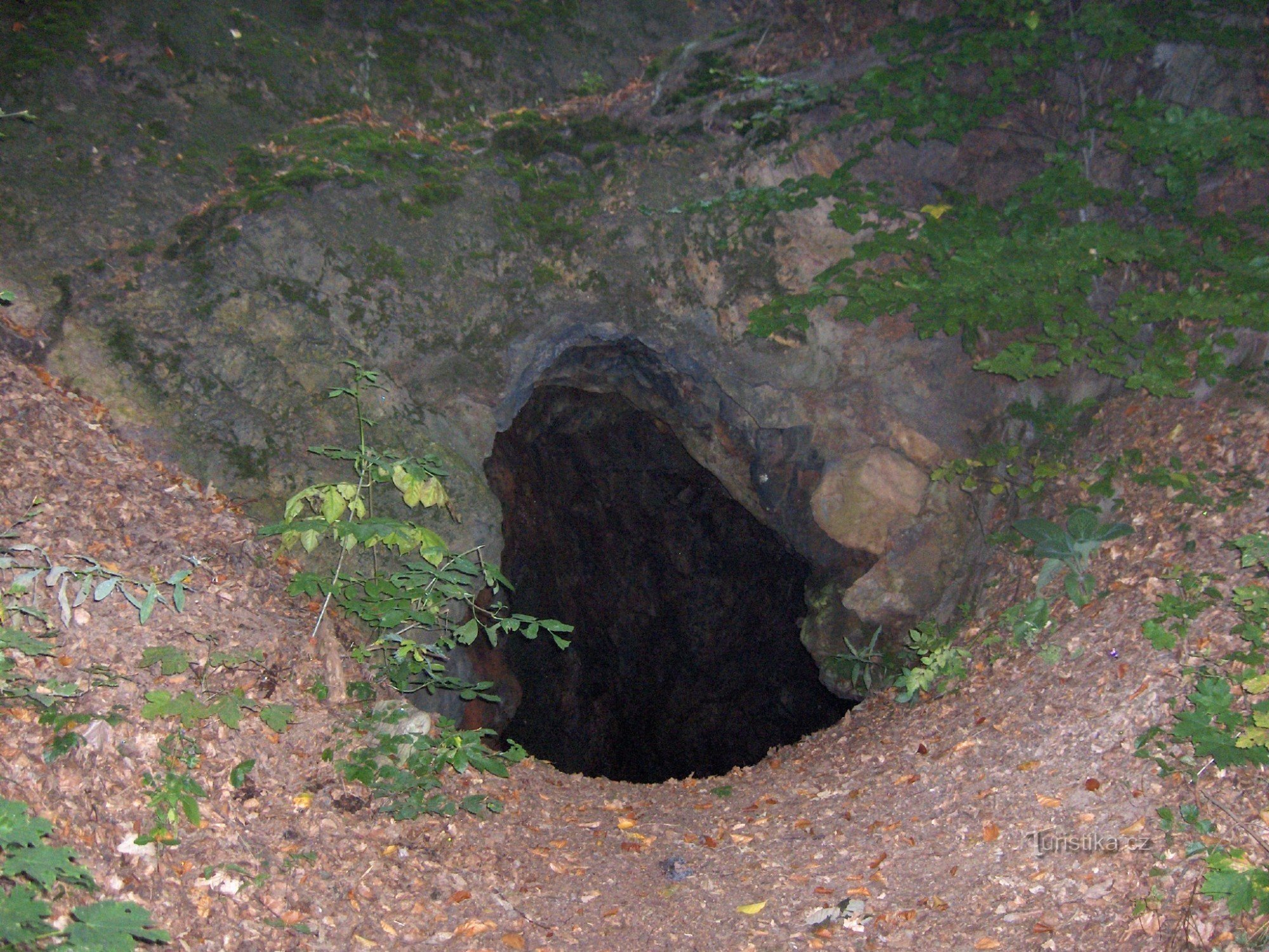 đường hầm cũ