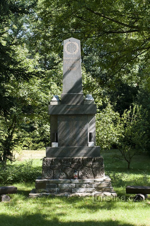 Stará Ves (Rýmařov közelében) – emlékmű az elesetteknek