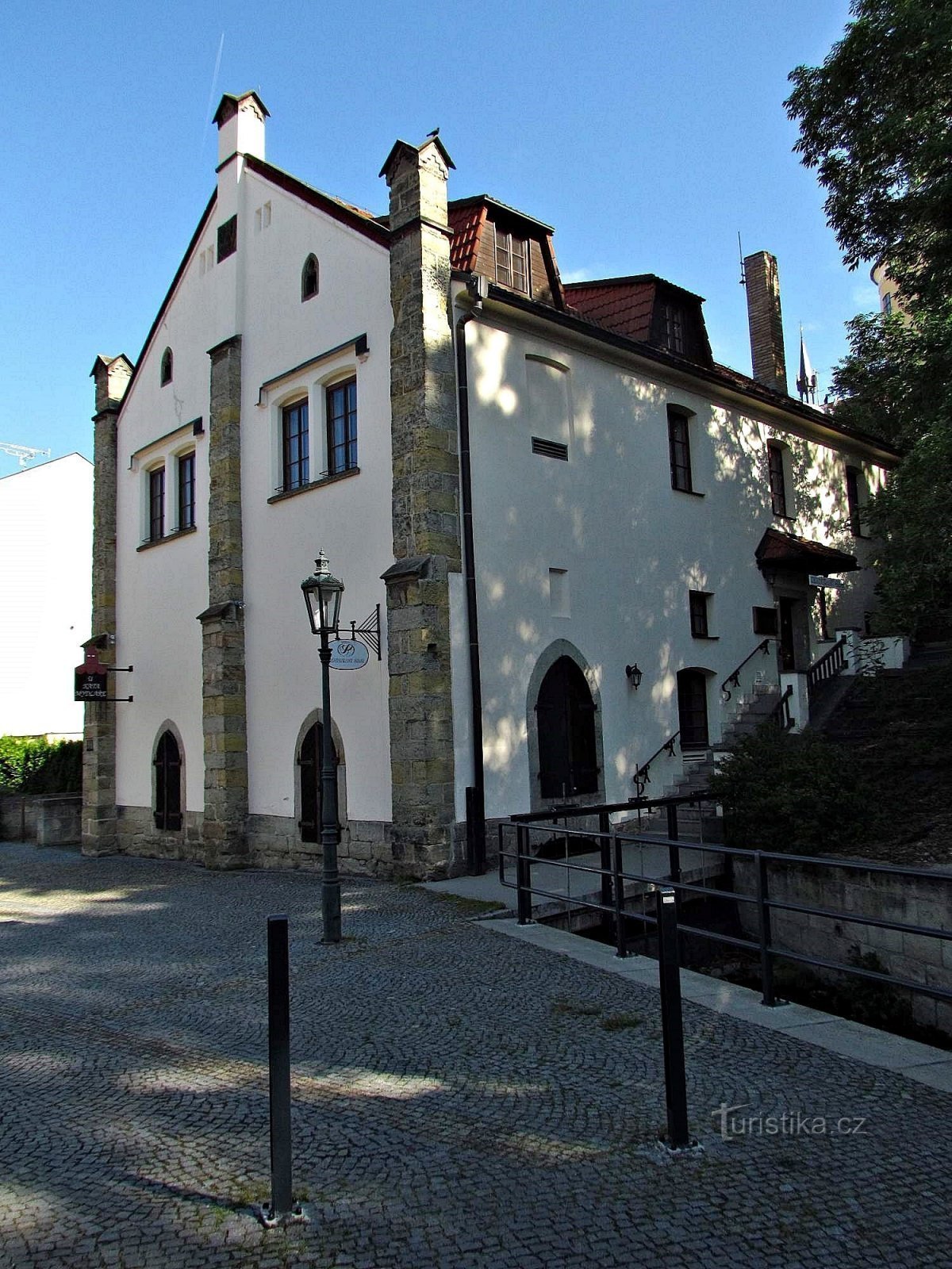 oude waterleiding, tegenwoordig een restaurant