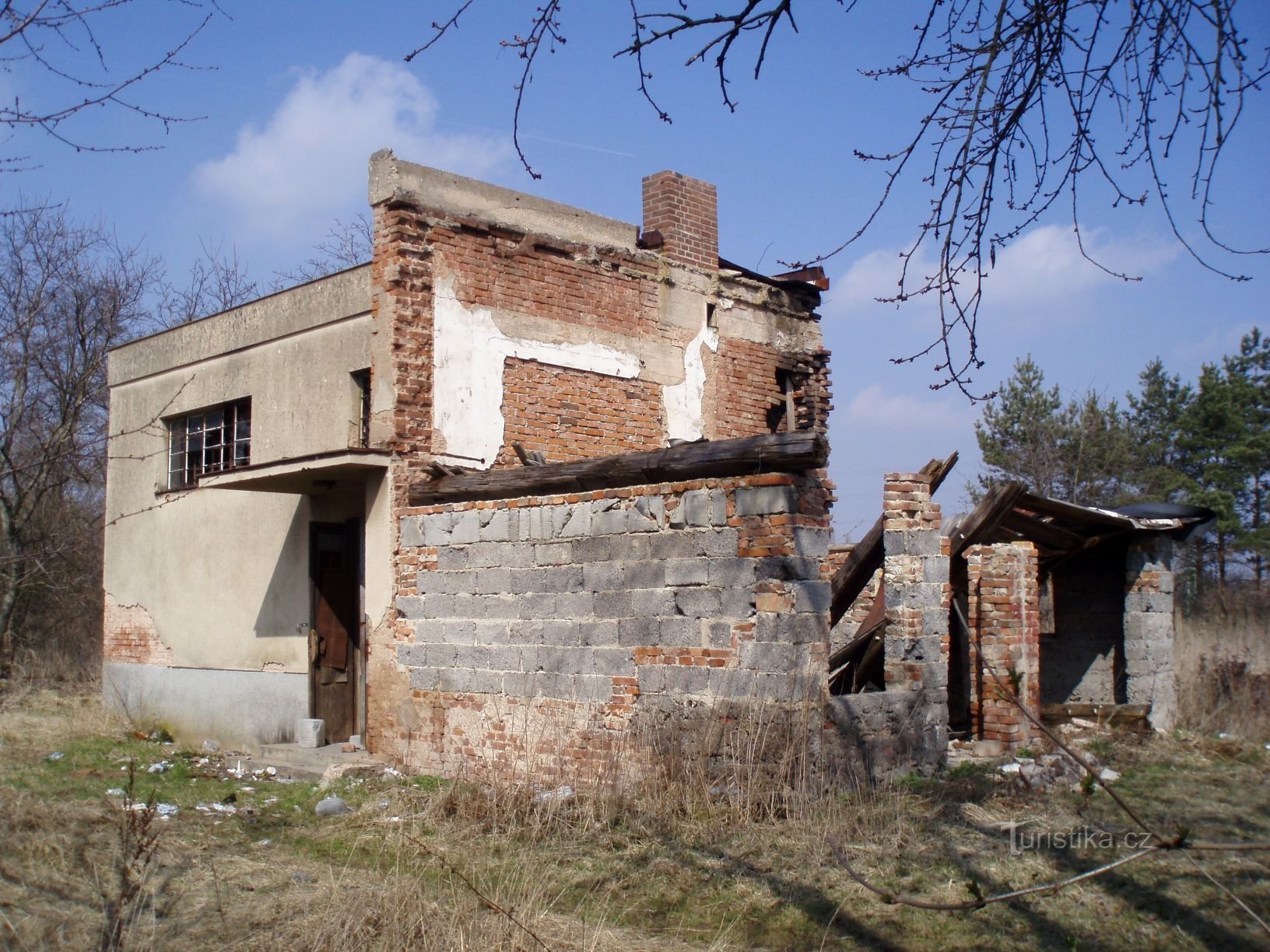 Vanha vesilaitos Třebšissä (Hradec Králové, 28.3.2011)