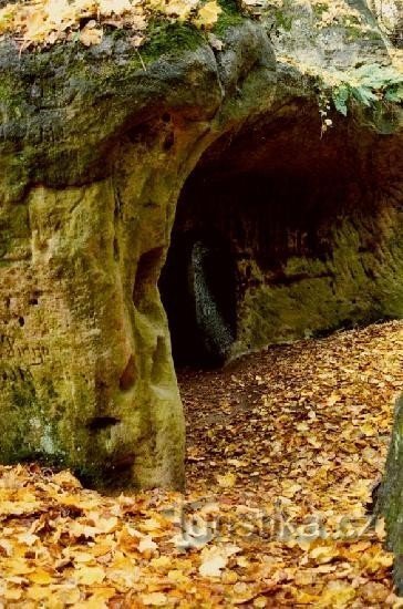 Staráky : tunnel dans la roche