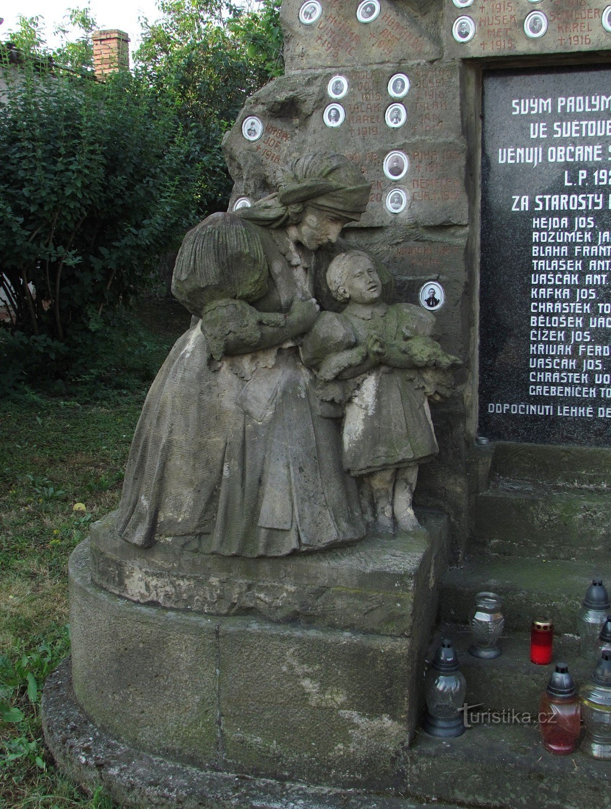 Casco antiguo - Monumento a las víctimas