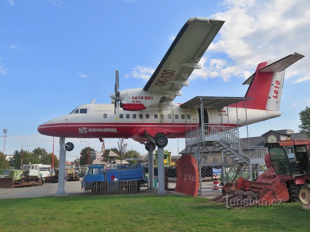 Staré Město (nära Uherské Hradiště) - flygplan L-610 i KOVOZOO