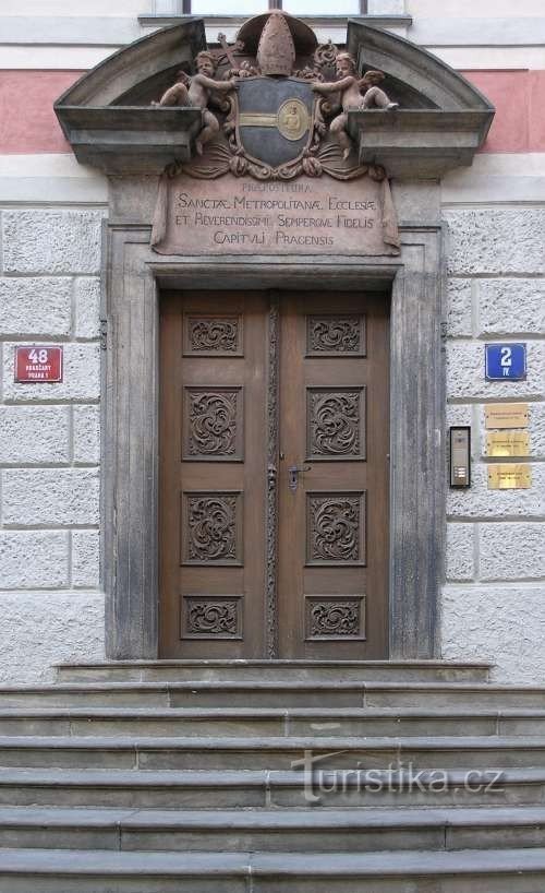 Vecchia canonica - portale d'ingresso
