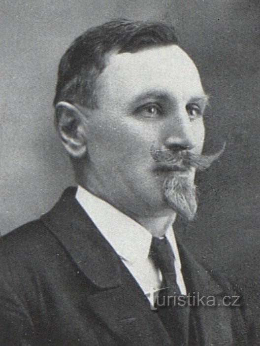 同一家金融机构的市长，来自 Světlá pod Hořičkami 的 František Rudolf