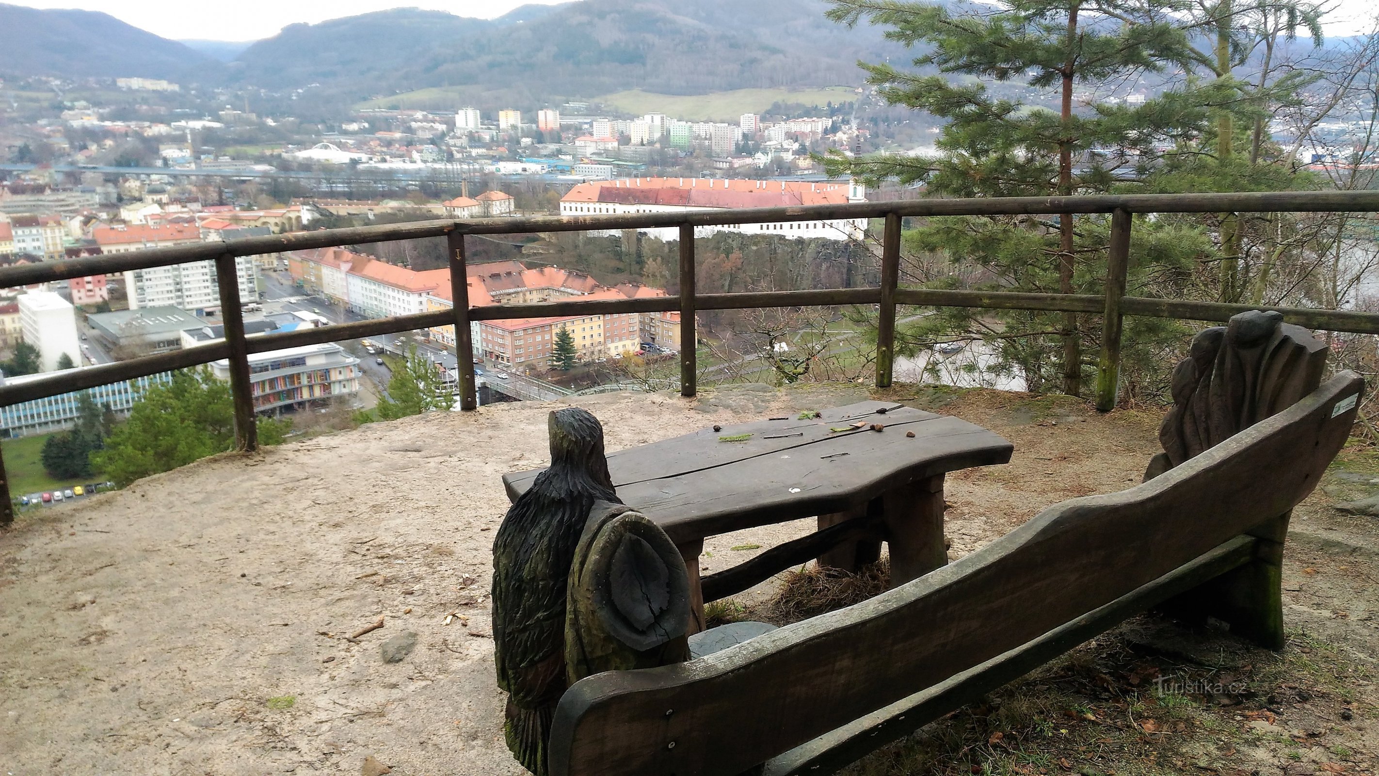 Langs den gamle promenadevej til Červený vrch.