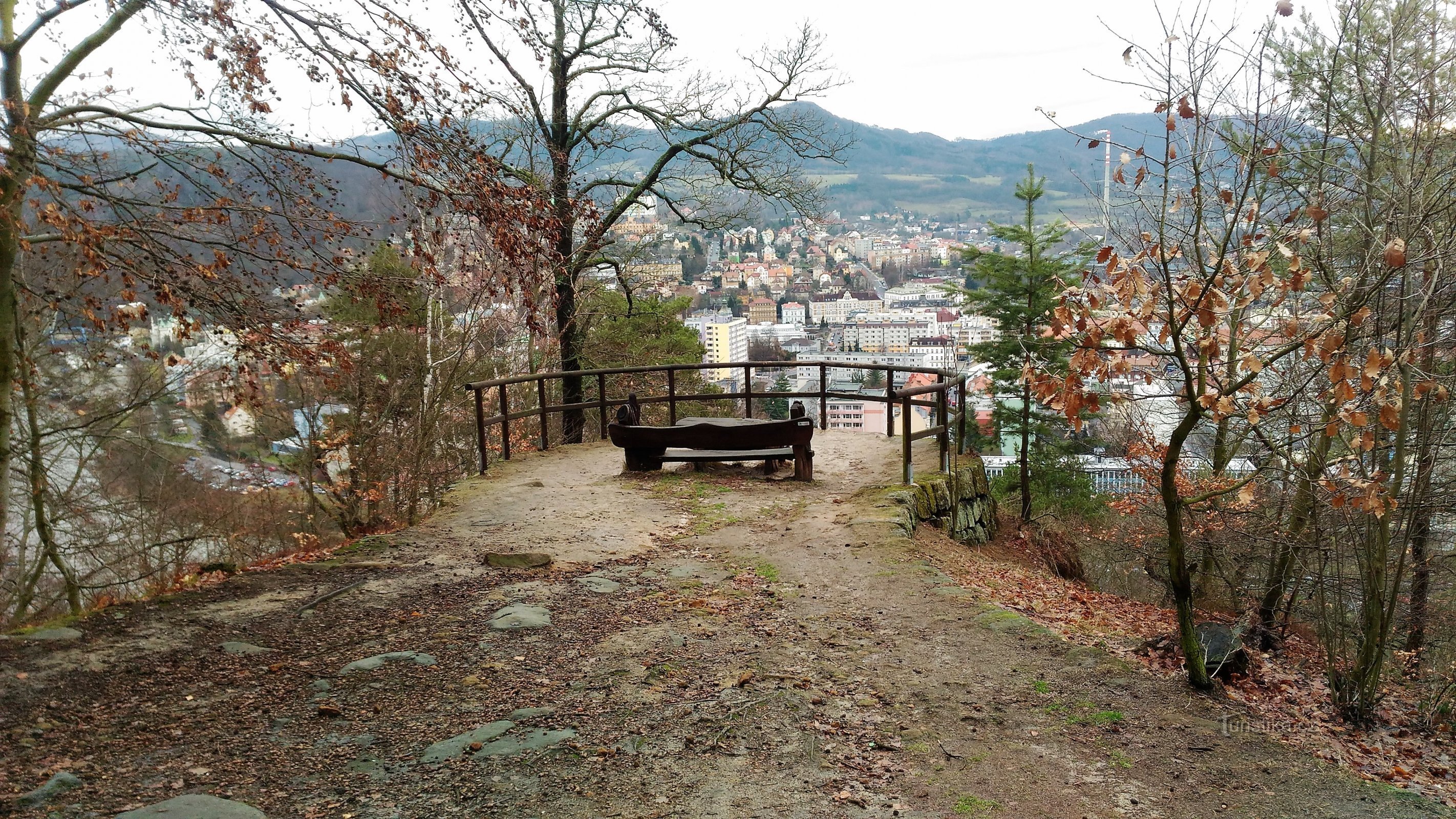 Lungo la vecchia strada pedonale fino a Červený vrch.