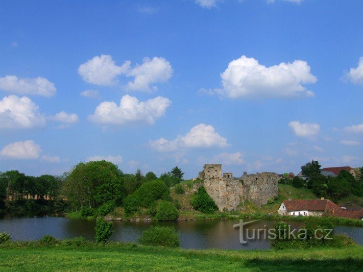 Starozámecký 池塘和 Borotín 城堡