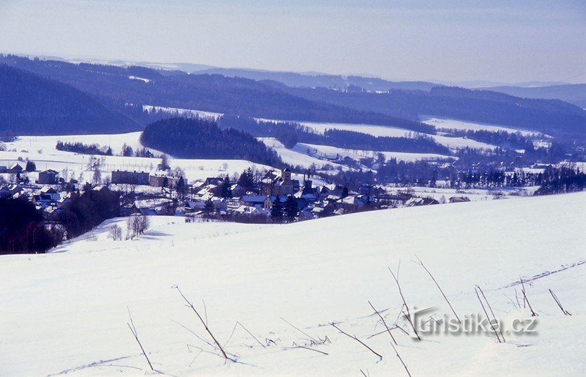 Início da estrada Jesenice - Písařov - Malá Morava