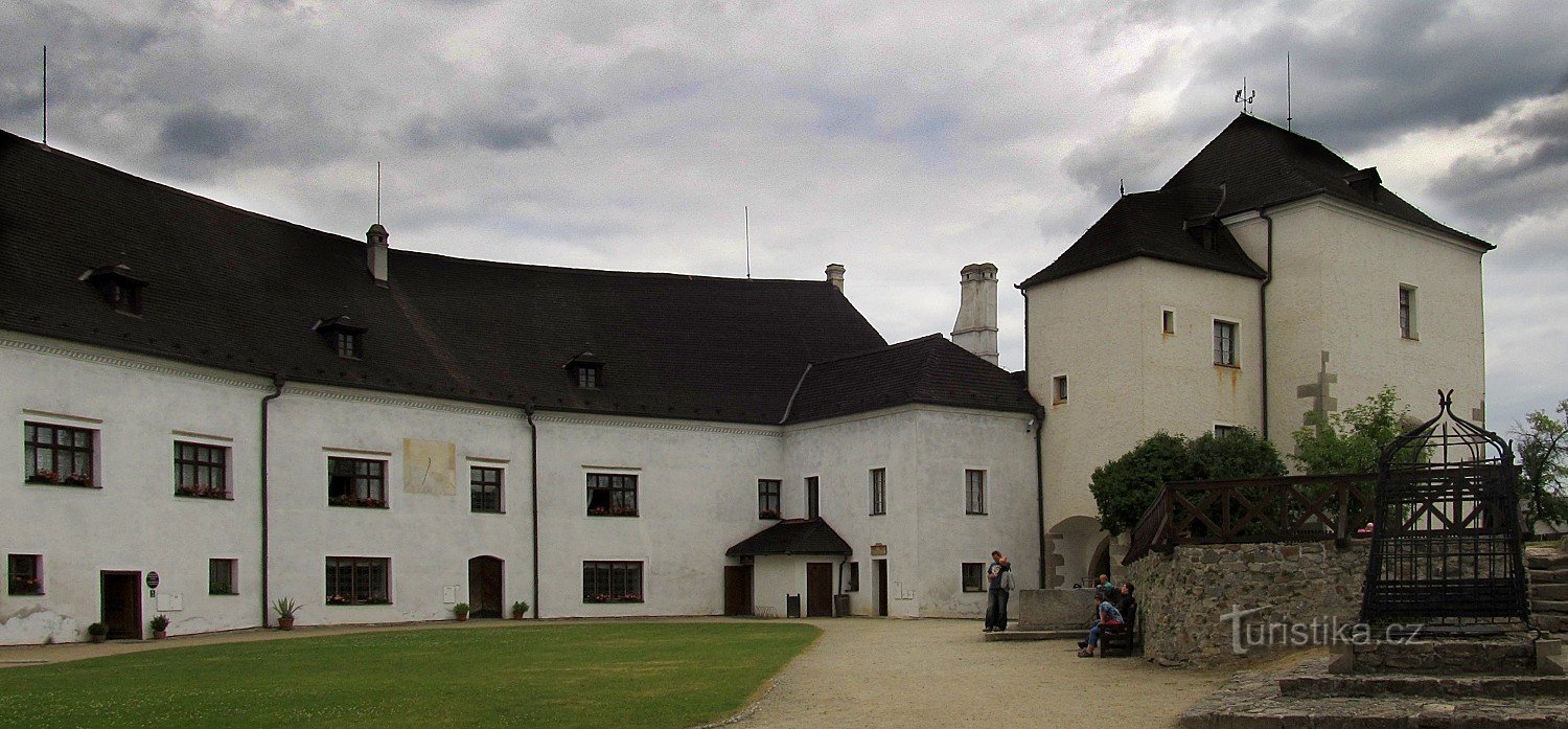 Het oude kasteel in Nové Hrady