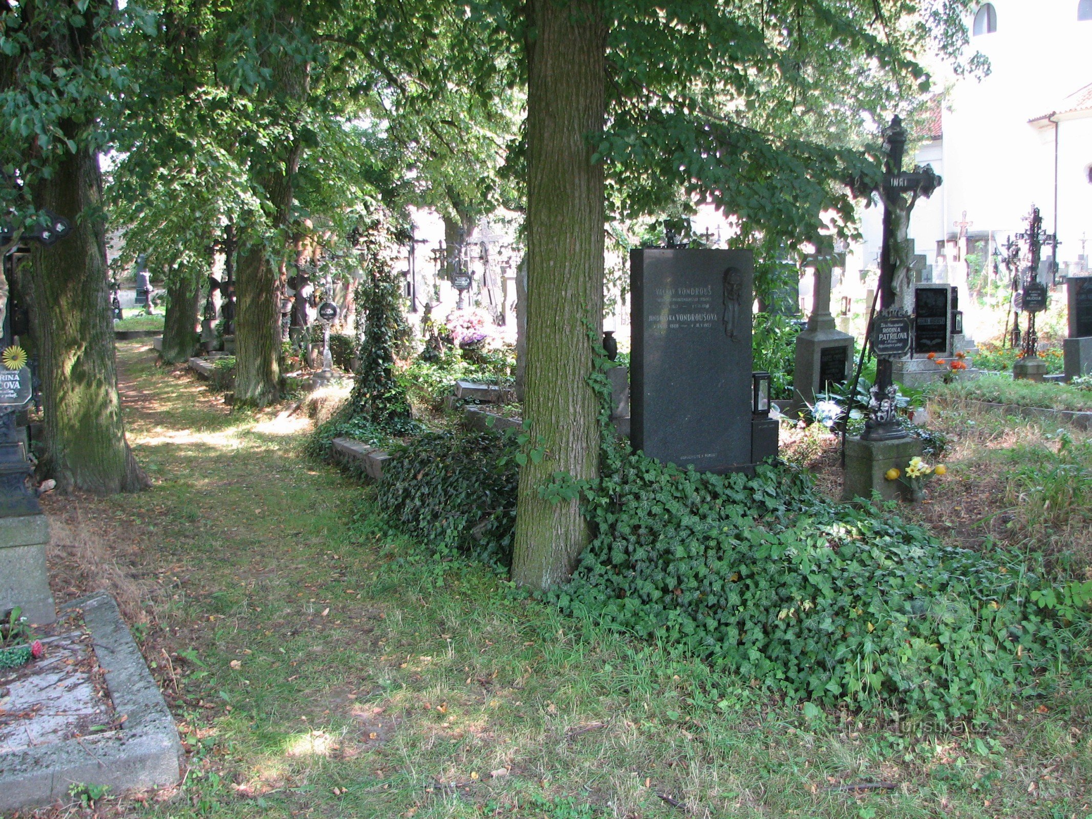 The old cemetery in Bechyn