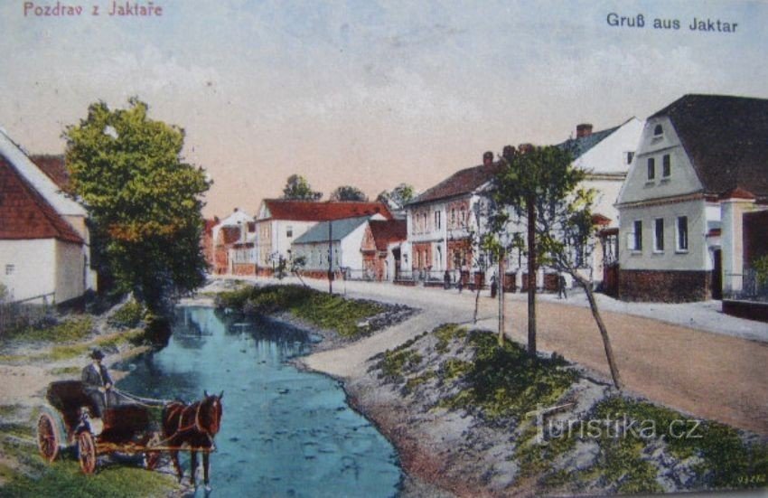 Starý Jaktař uitzicht vanaf de eerste brug in de richting van Stěbořice.