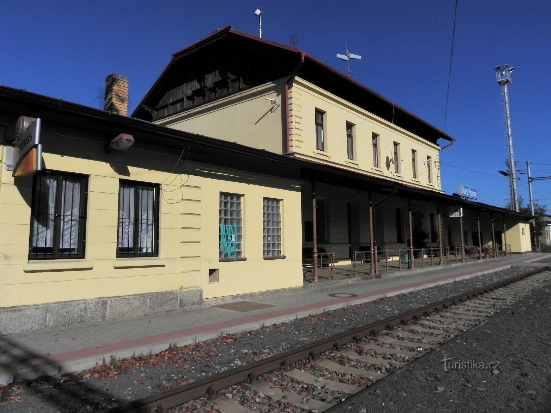Starý Plzenec, Bahnhof