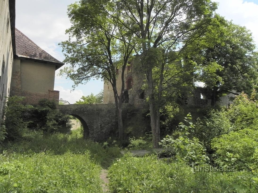 Starý Rybník, grajski most čez potok Vonšovský