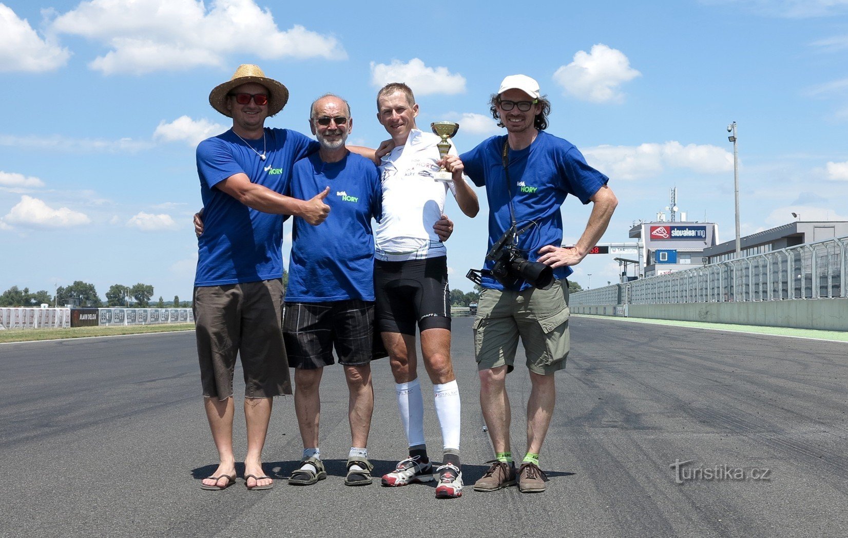 Glückliches Team - von links_Aleš Sekot, Pavel Polman, Dan Polman und Petr Novák