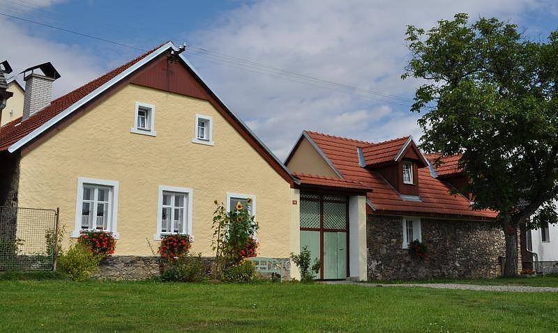 Farm Břežany - Udsigt fra landsbyen