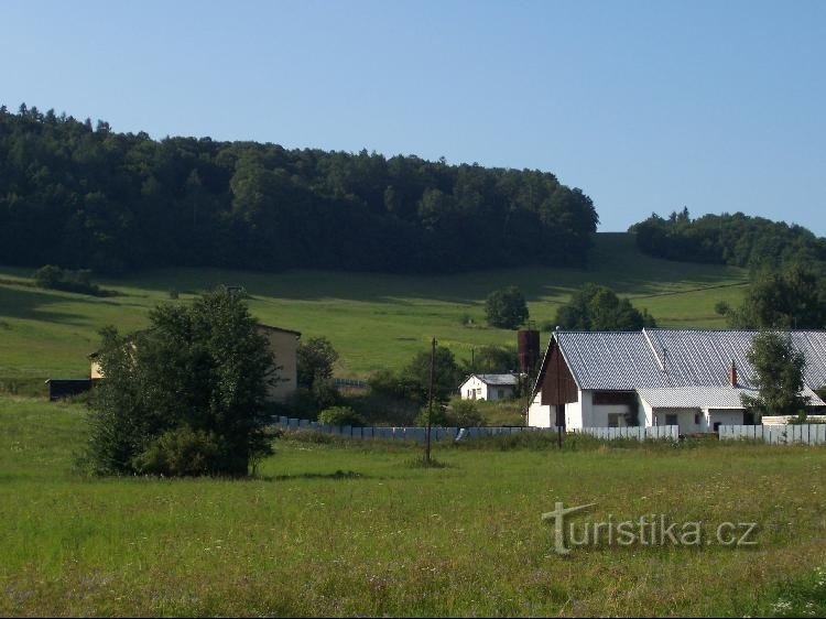 Bauernhof: Blick auf die landwirtschaftliche Genossenschaft im Dorf