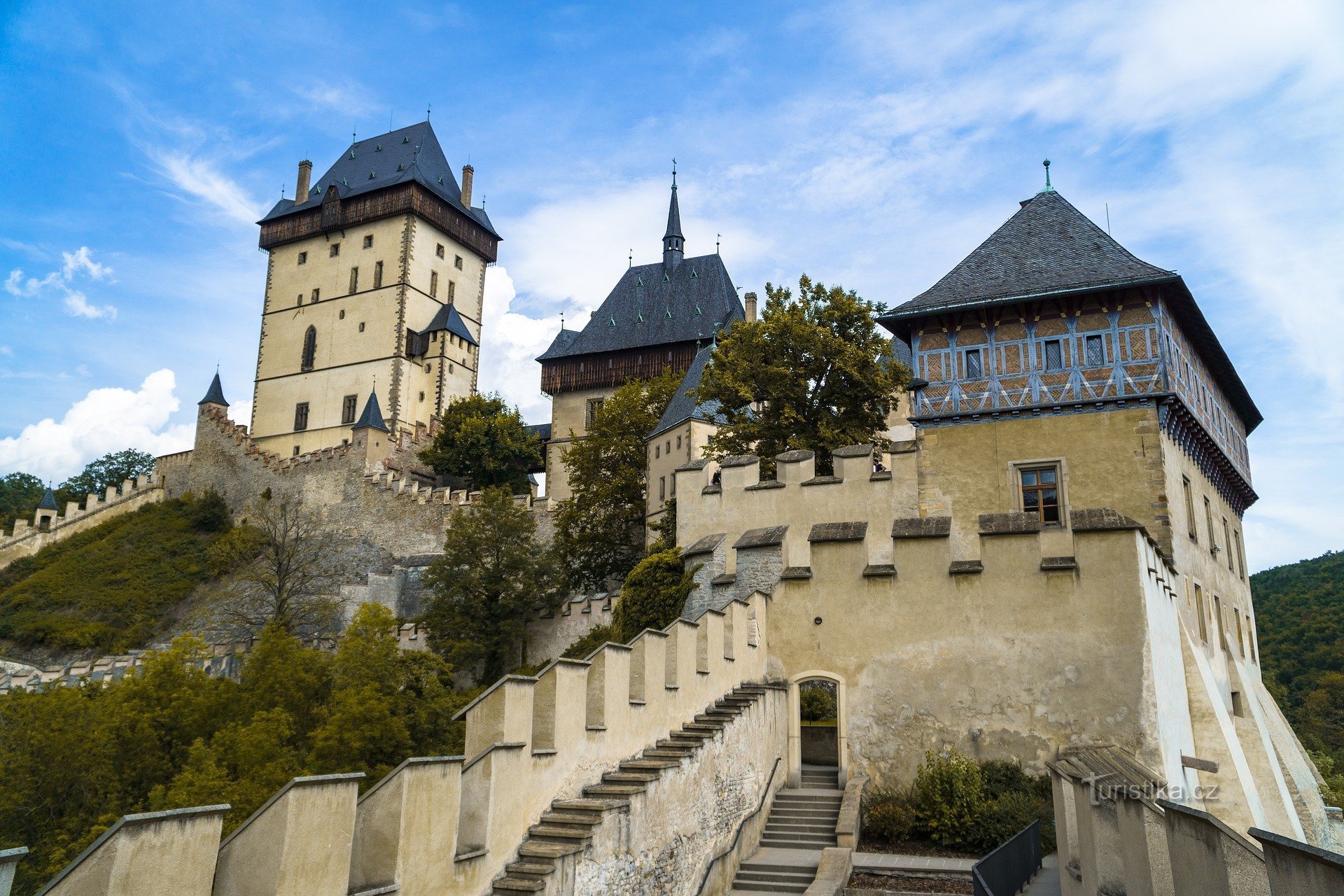 Staatsmonumenten in de regio Midden-Bohemen en in Praag beginnen het bezoekersseizoen