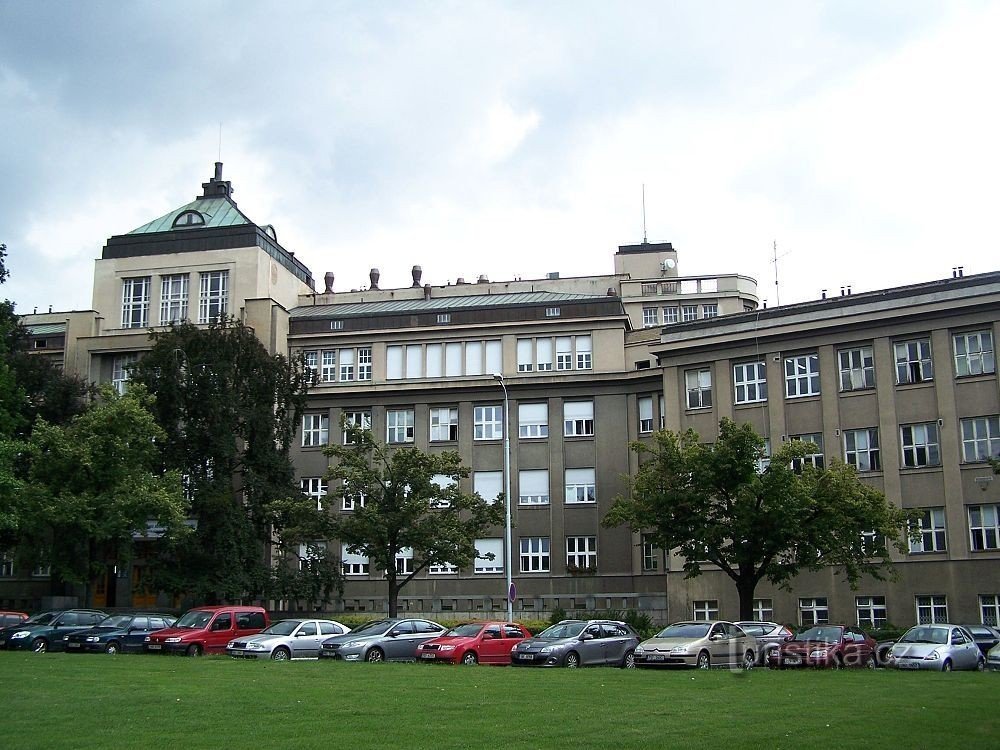 Statens forskningsinstitut för jordbruk (idag Institutet för organisk kemi och biokemi vid Tjeckiens vetenskapsakademi)