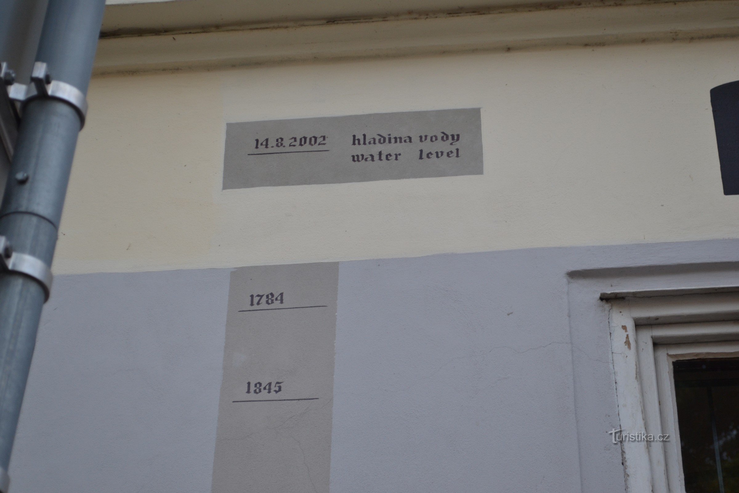 niveau d'eau lors de la crue de 2002 - jusqu'aux fenêtres du pub