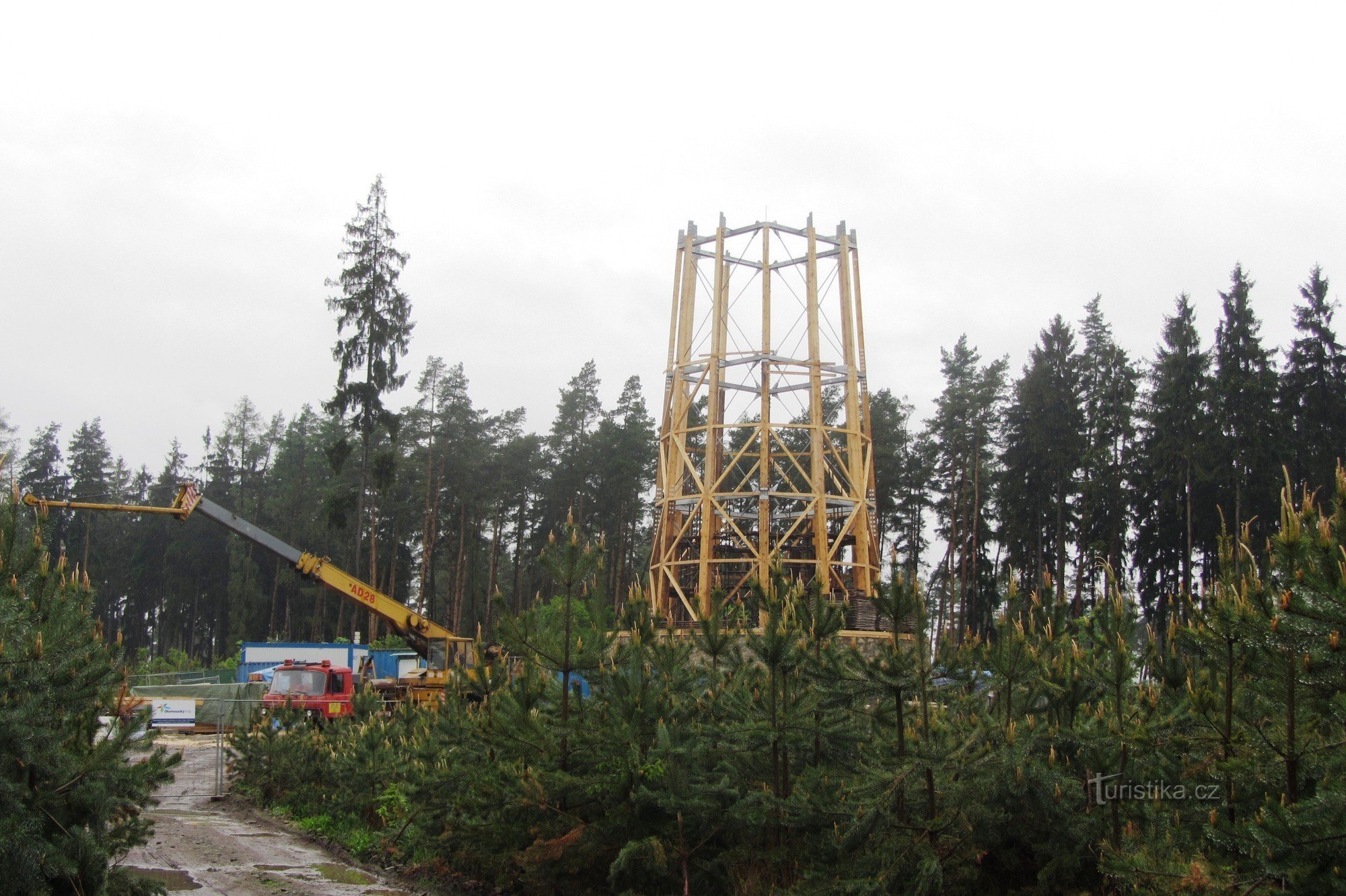 Bouw van de uitkijktoren op Velký Kosír 1