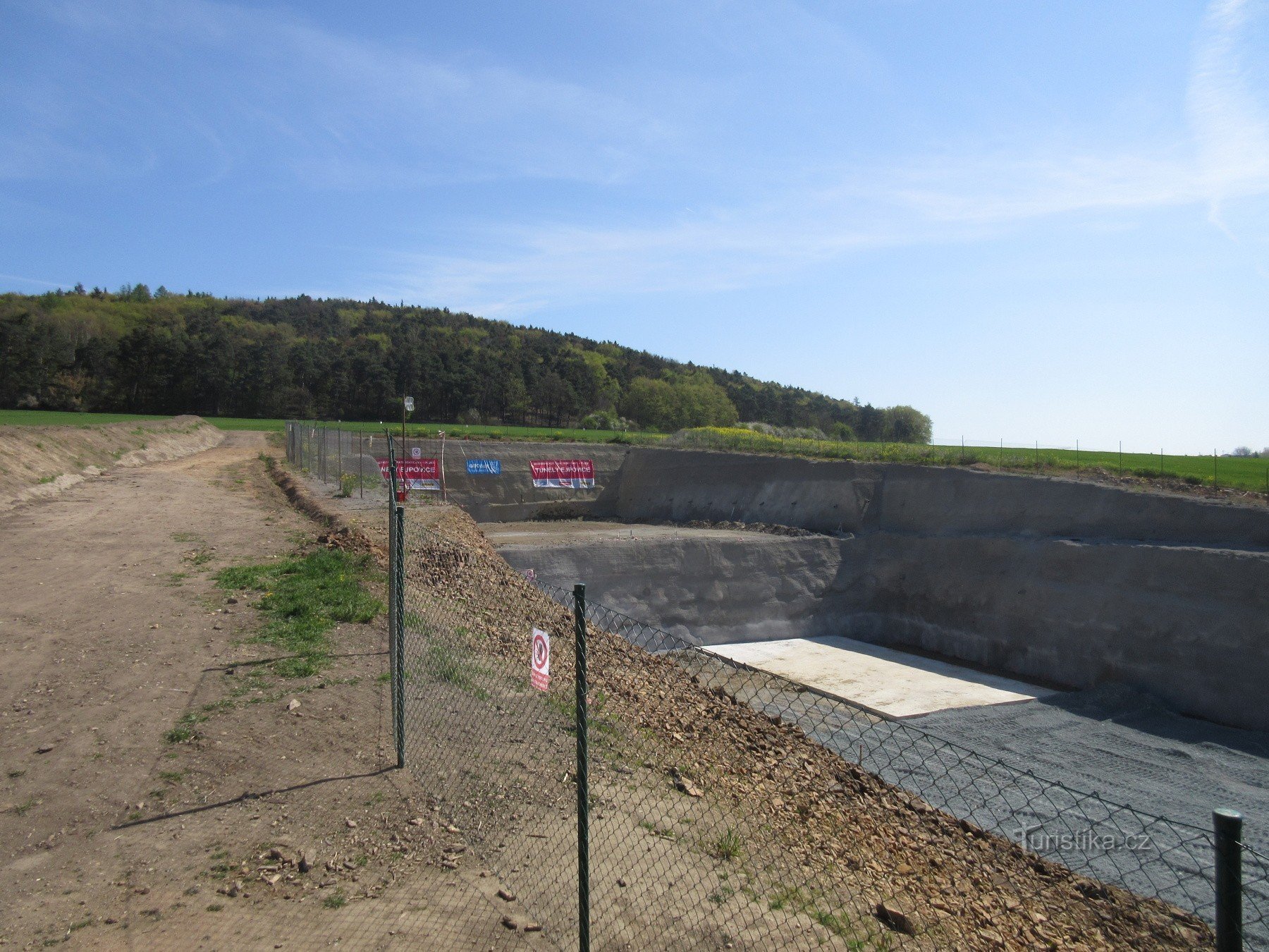 Bau eines Tunnels auf der Bahnstrecke Pilsen - Prag