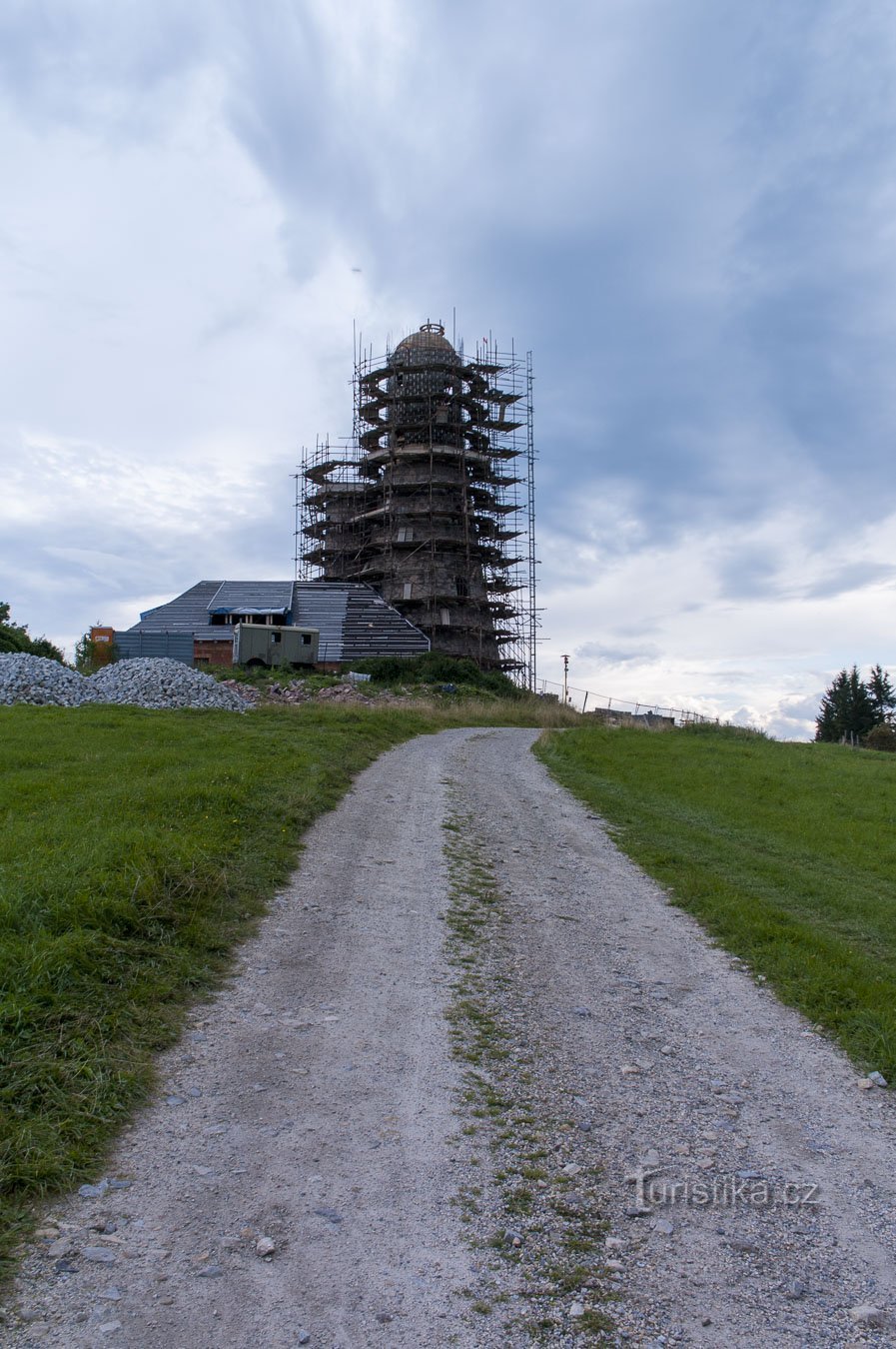 L'edificio sta già raggiungendo un'altezza decente