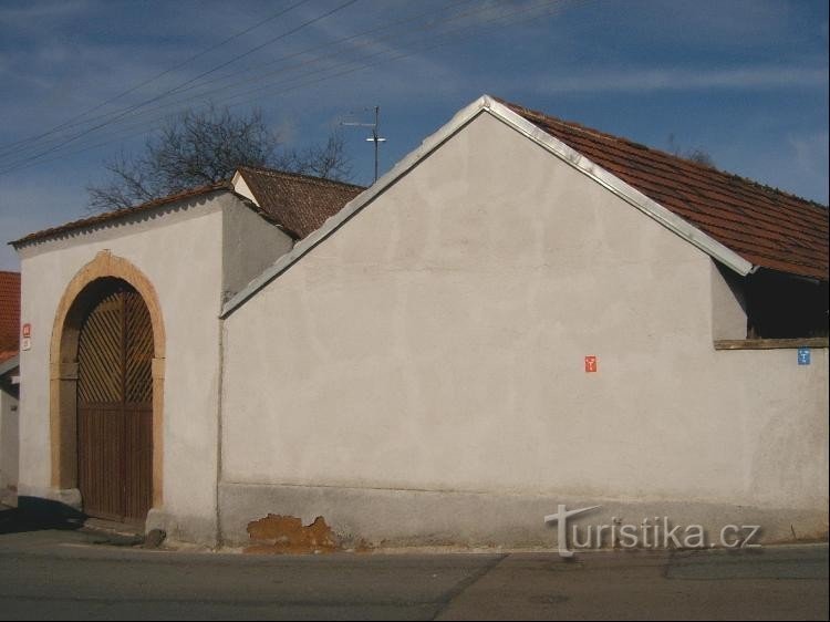 Construction and gate