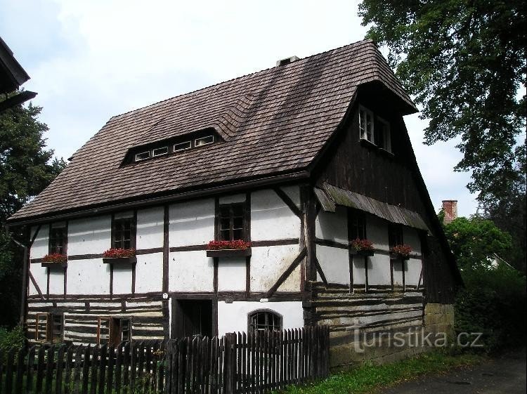 Bâtiment près du château