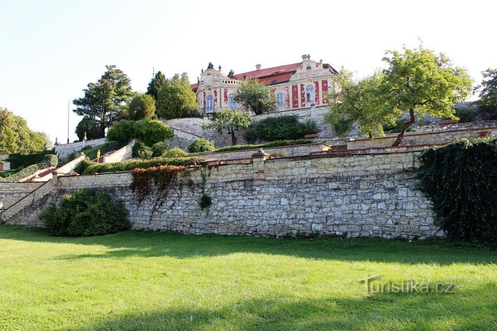 Stekník, château et terrasses du château