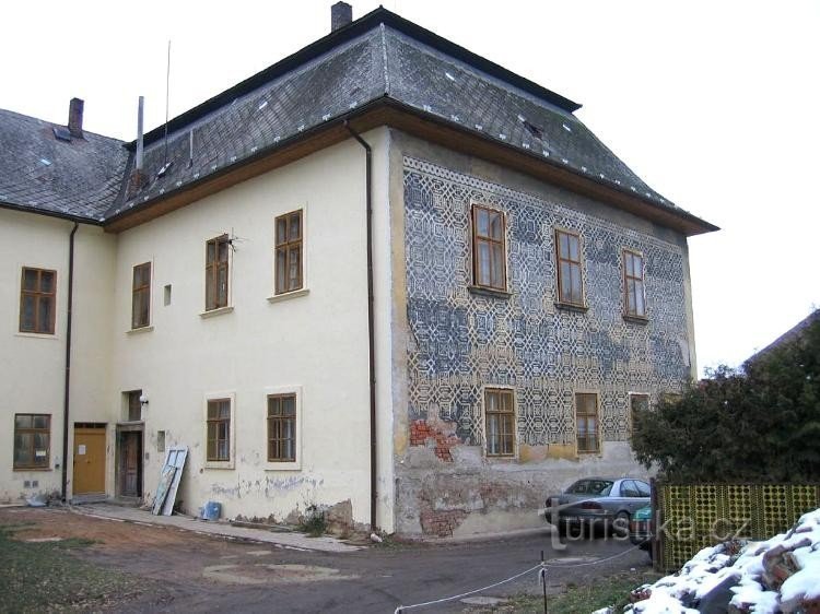 Štězery: restos del esgrafiado renacentista original en la sección norte del castillo
