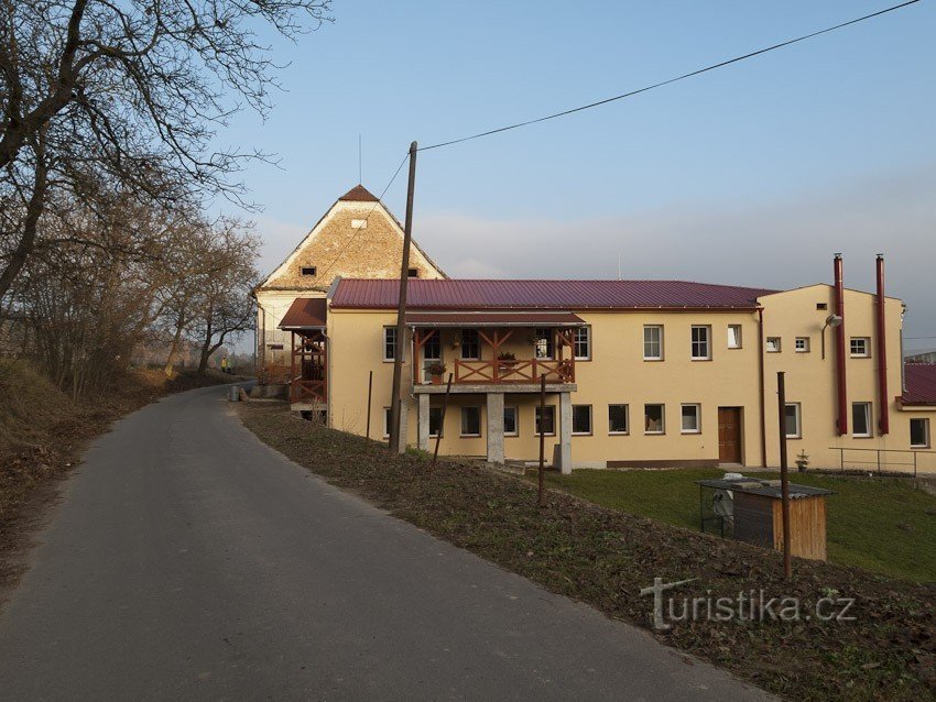 Spichlerze tarczowe i budynki gospodarcze