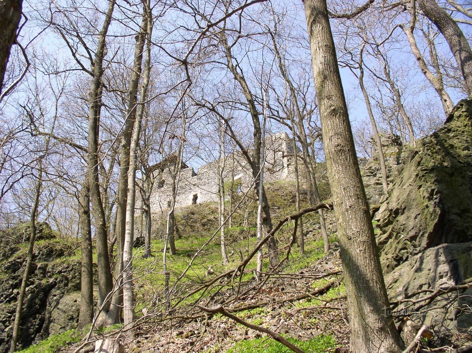 Wir steigen zur Burg