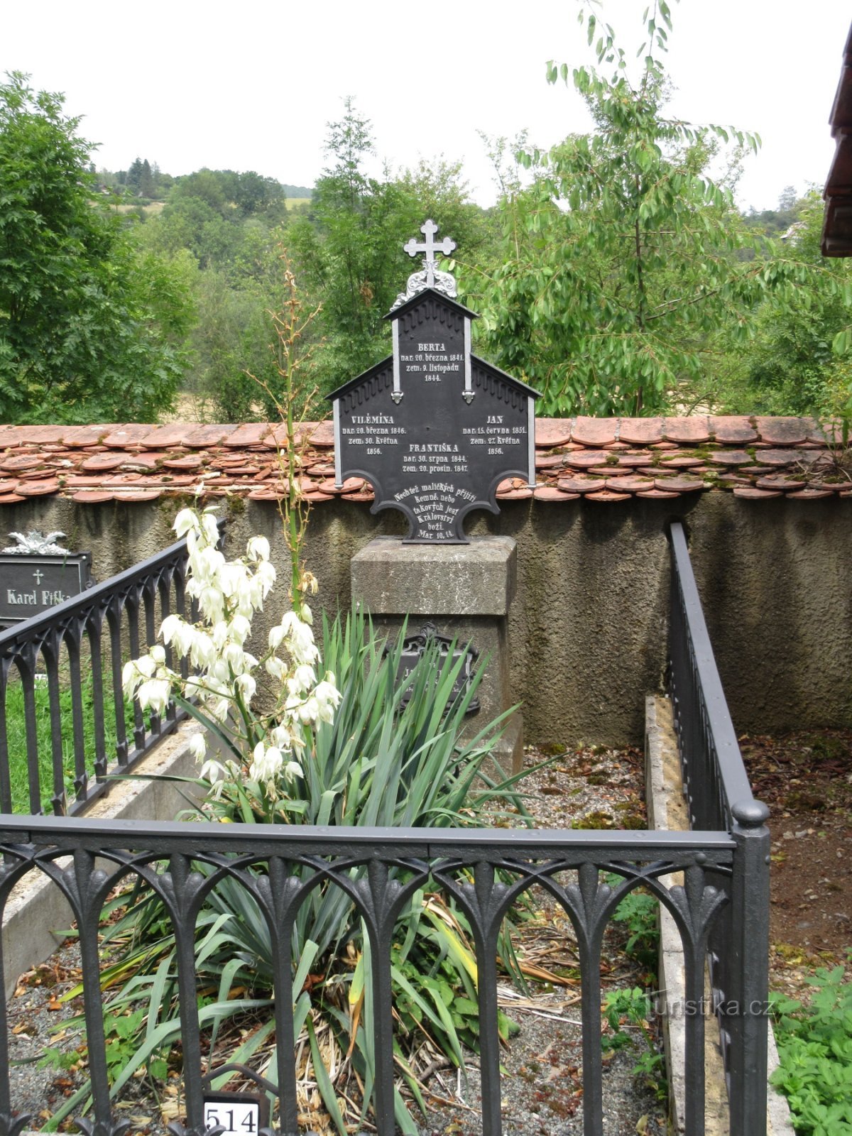 Stradonice - en el cementerio cerca de la iglesia de St. liberia