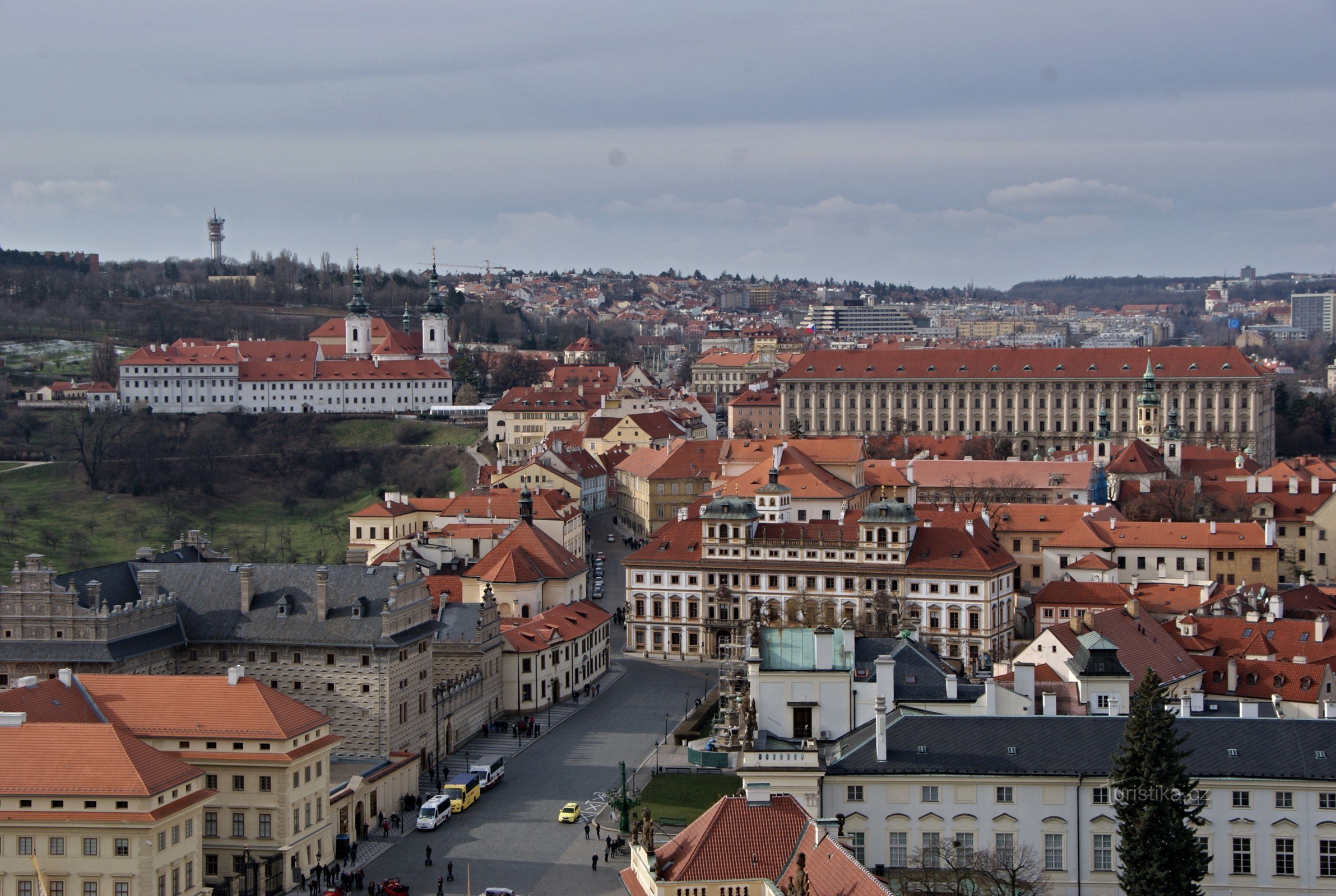 Tu viện Strahov và Hradčanské nám.