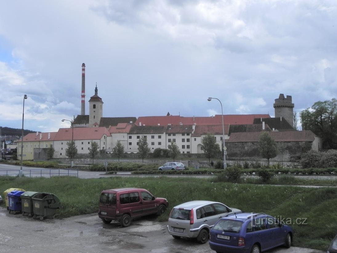 Strakonice, un castel deasupra râului Otava.