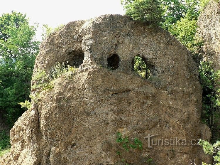 Haunted Rock: En klippeformation inde i et udgravet område.