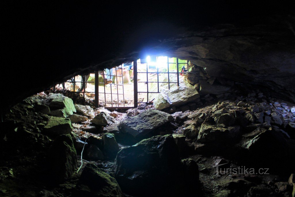 Grotta Strašínská, vista dell'ingresso