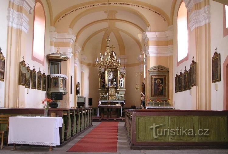 Straža - notranjost cerkve sv. Vaclav