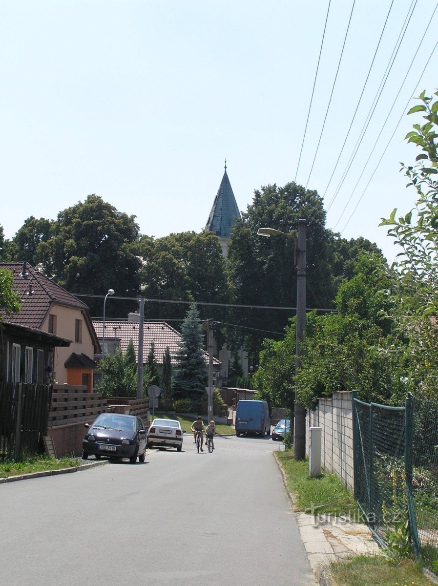 centrum wsi z kościołem