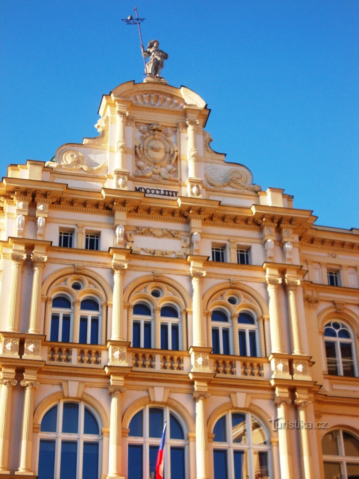 partea centrală a clădirii