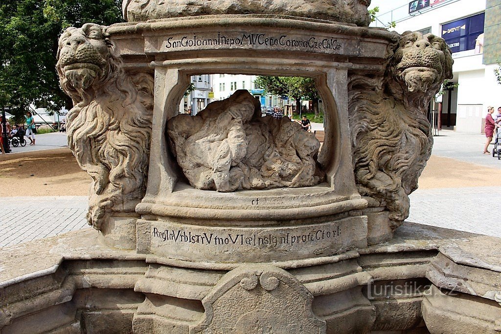 A szobor központi része