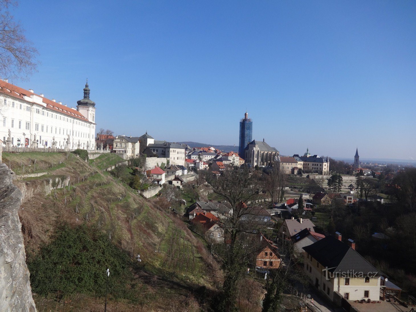 The medieval silver Kutna Mountains and the current gold Kutná Hora